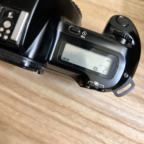 Canon 35mm SLR EOS Rebel X body, extra batteries and camera bag - Picture 4 of 8